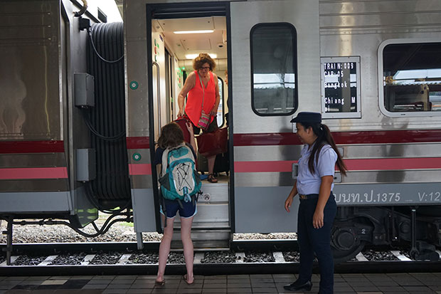 Tren de Tailandia en la estacion deBangkok