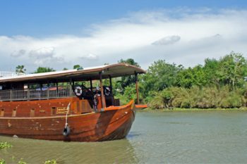 De Crucero por el Río de Ayutthaya en un barco de teca