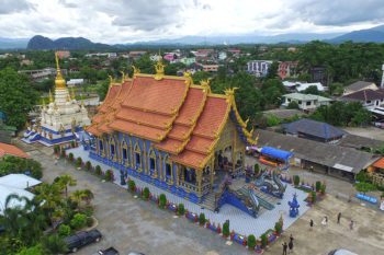 El nuevo y original Templo Azul o Wat Rong Suea Ten de Chiang Rai